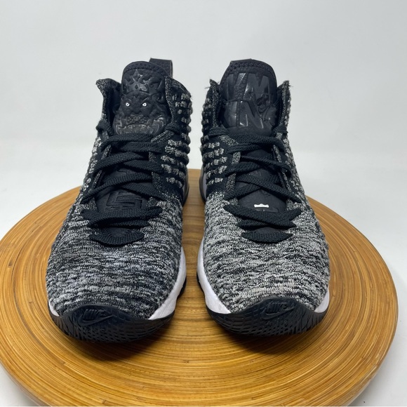 Nike LeBron XVII 17 (GS) 'In The Arena' Black Oreo Kid's Size 8 Women's - Picture 5 of 8